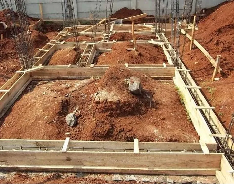 Pondasi cakar ayam dengan bekisting sebelum pengecoran